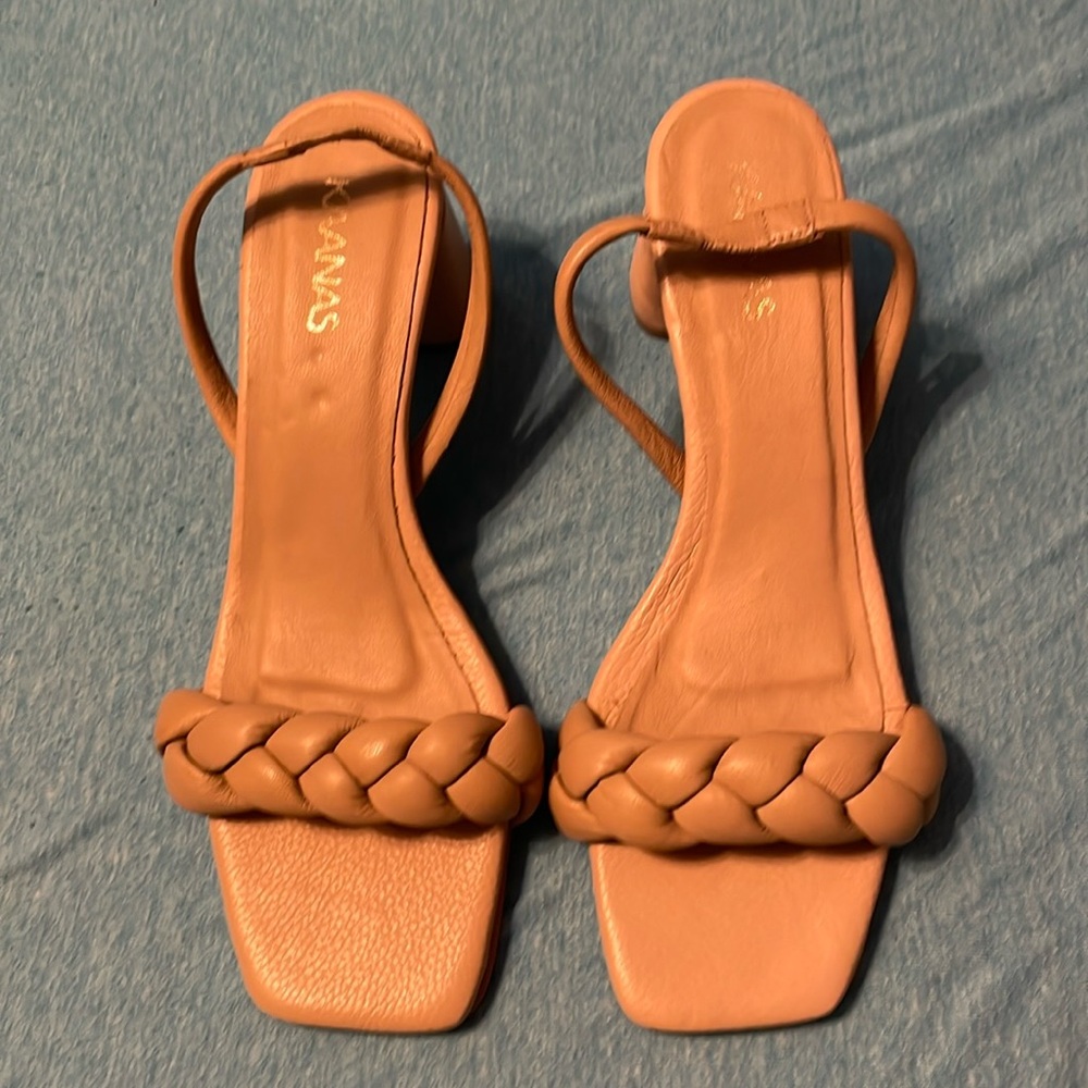 Kaanas Tan sandals, new without box